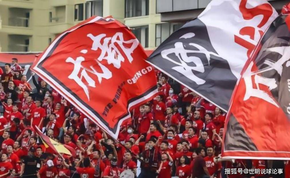 麦卡利斯特表示：“坦白说，像这样踢比赛太难了，昨天我们在球队会议上讨论了曼城，讨论了我们想要的比赛方式，而那时候我都无法睁开眼睛。